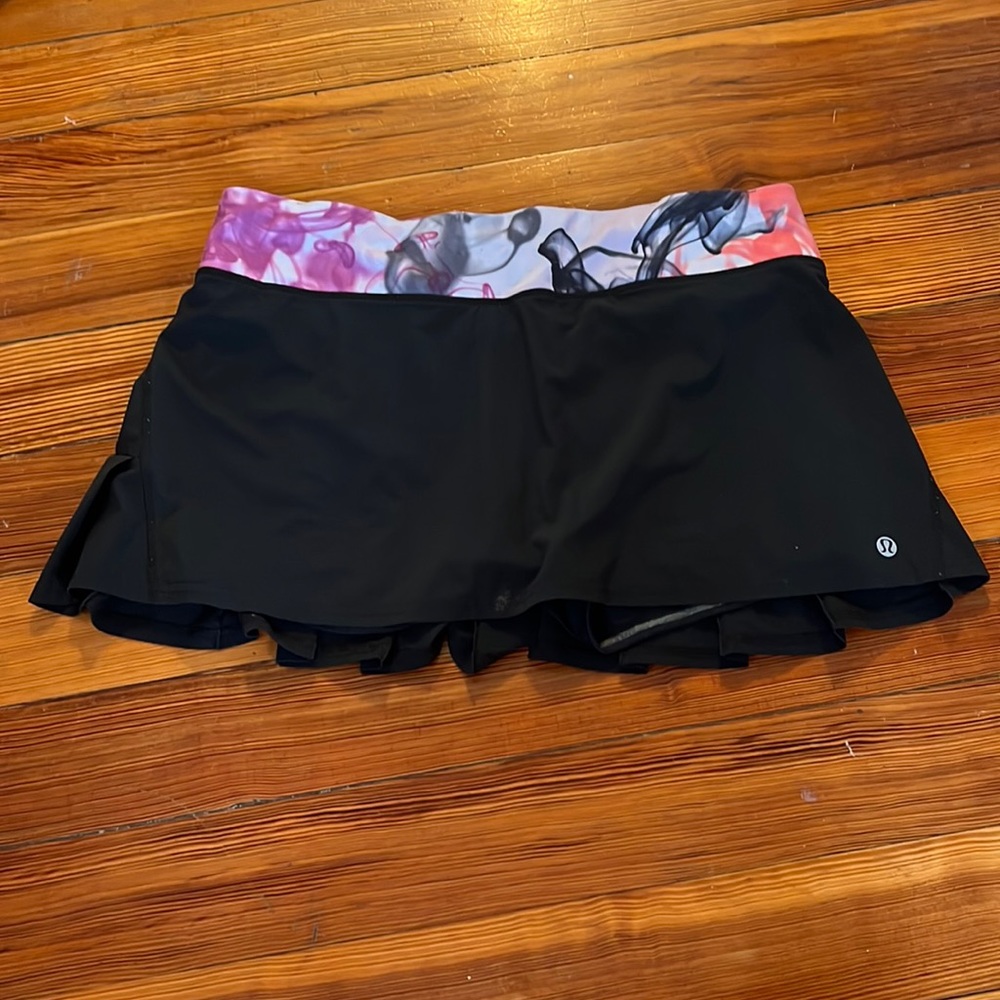 Lululemon original pace setter skirt design